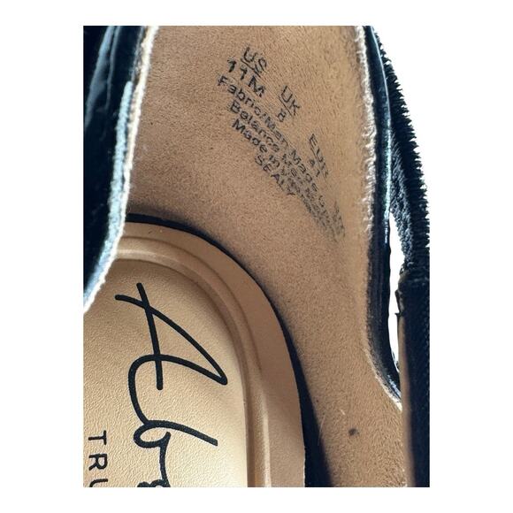 New Abella Women 11M Black Pump Comfort Kitten Heel Patent Leather Holiday Party - Picture 9 of 13